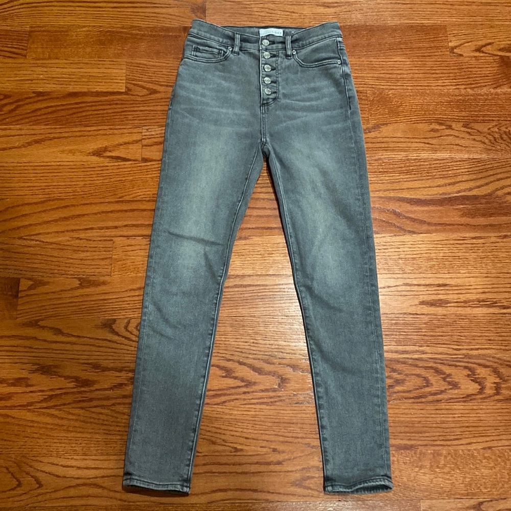 Womens loft jeans size 00 colt worn grayish. The skinny Skinny fit.LIKE NEW!